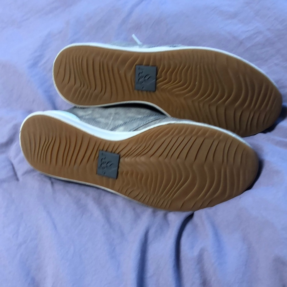Reef shoes - Picture 2 of 2